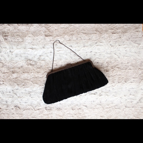 Black crushed velvet clutch from Mary Kay - Picture 1 of 8